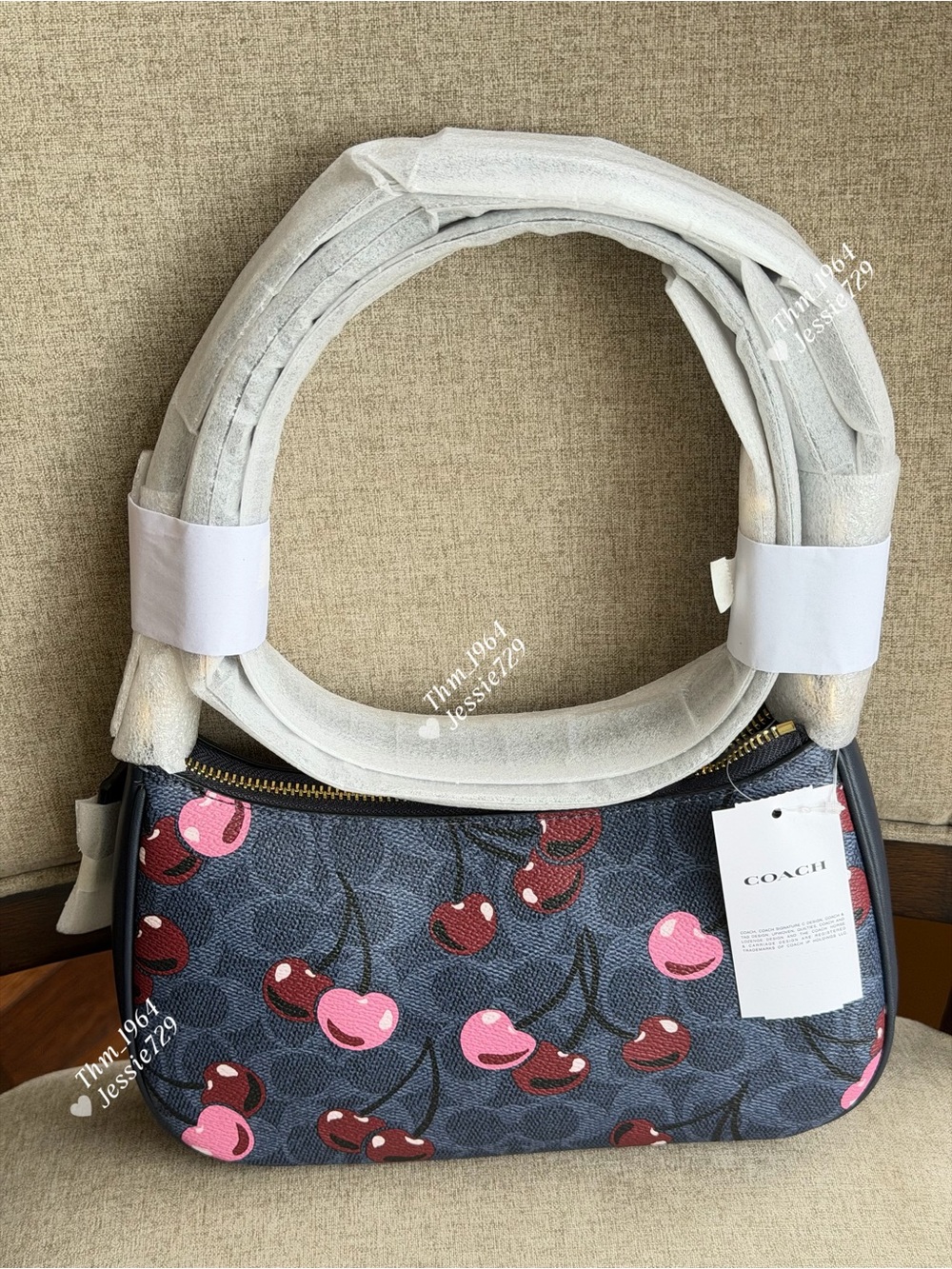 NWT！2PCS COACH TERI SHOULDER BAG IN SIGNATURE CANVAS WITH CHERRY PRINT（CY694） - Picture 3 of 16